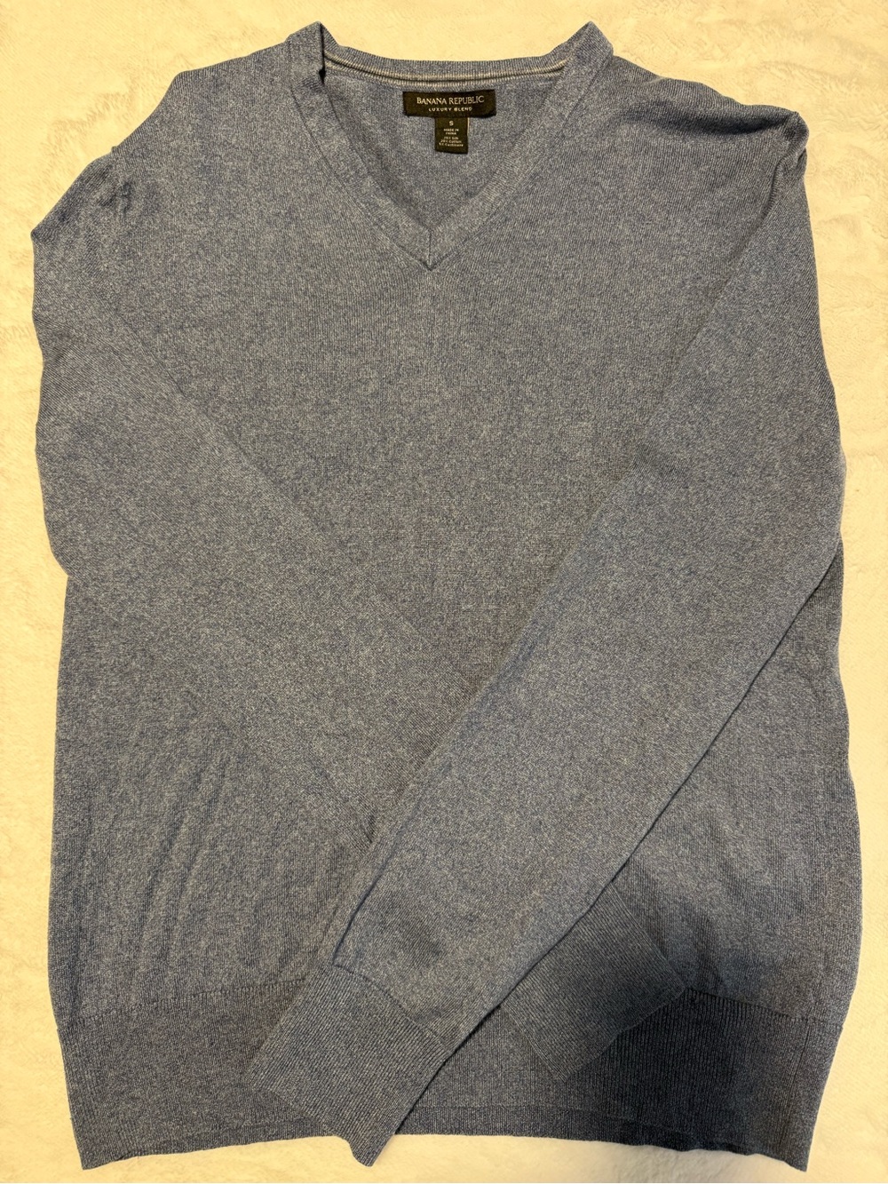 Banana Republic Men's Heathered Light Blue V-Neck Sweater